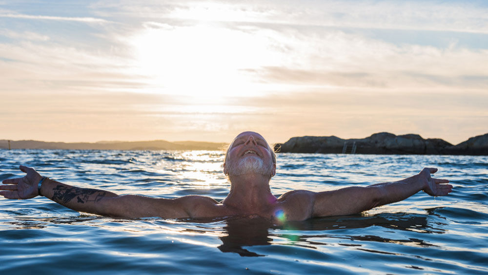 Mann im Meer: Ich fühle mich frei, wenn ich im Meer bin.